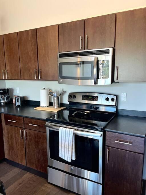 Luxury Condo 2 Bed 2 Bath Near Downtown Kc Kansas City Luaran gambar